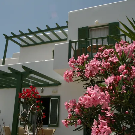 Adonis & Hotel Nausa