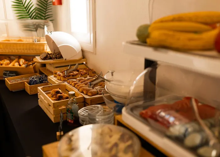 ホテル Adonis & ナウサ