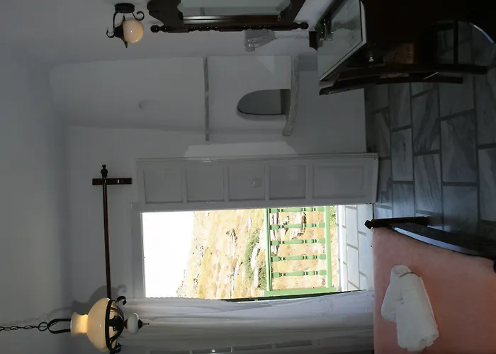 Adonis & ホテル ナウサ