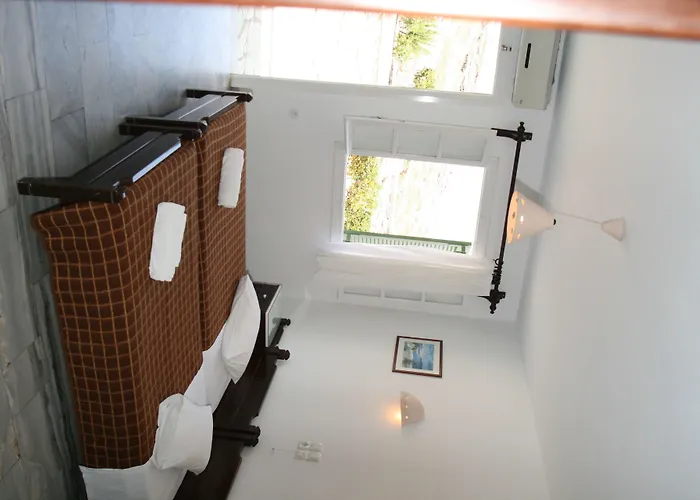 Adonis & 3* ナウサ