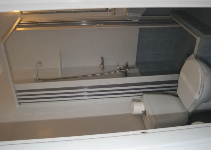 Adonis & ホテル ナウサ