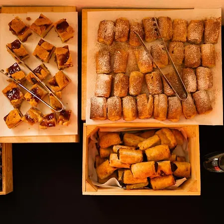 Adonis & Hotel Naousa (Paros)