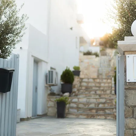 Adonis Studios&apartments 3* Naousa (Paros)