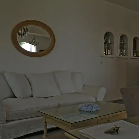 Adonis Studios&apartments Naousa (Paros)