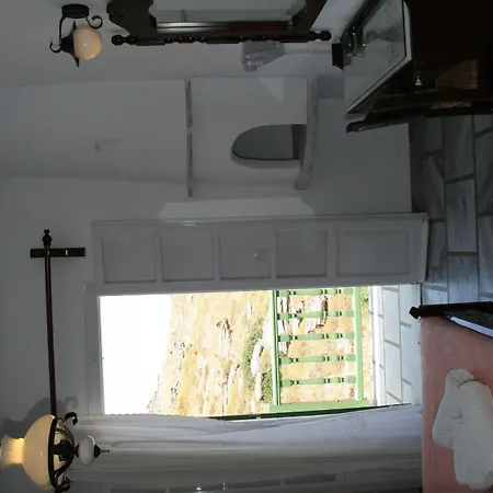 Adonis & Hotel Naousa (Paros)