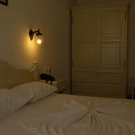 Adonis & Hotel 3*
