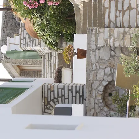 Adonis Studios&apartments 3* Naousa (Paros)