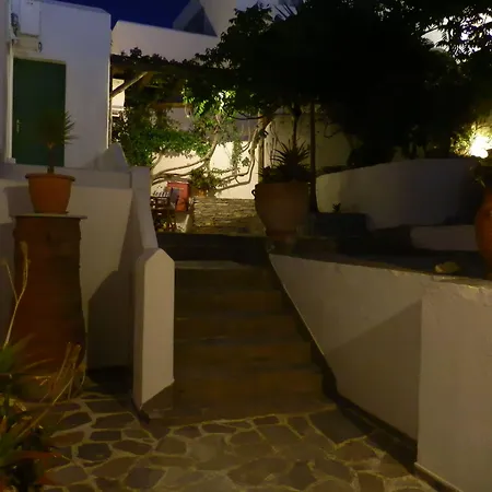 Adonis Studios&apartments Naousa (Paros)