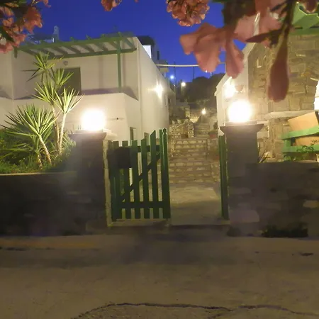 Adonis & Hotel Naousa (Paros)