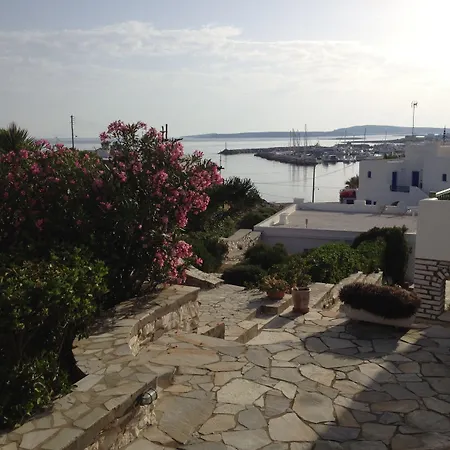 Adonis & 3* Naousa (Paros)