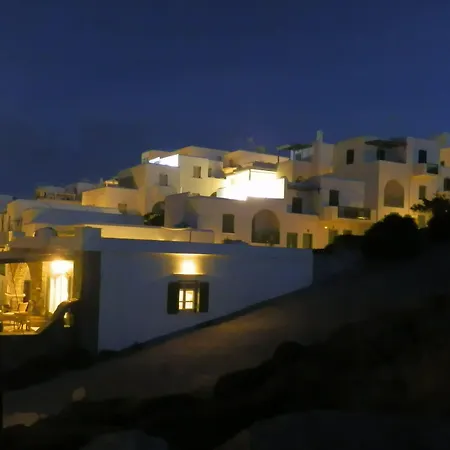 Adonis & Hotel Naousa (Paros)