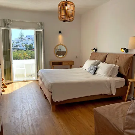 Adonis & 3* Naousa (Paros)