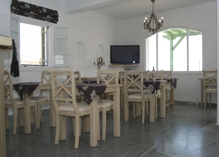 Hotel Adonis & Naoussa